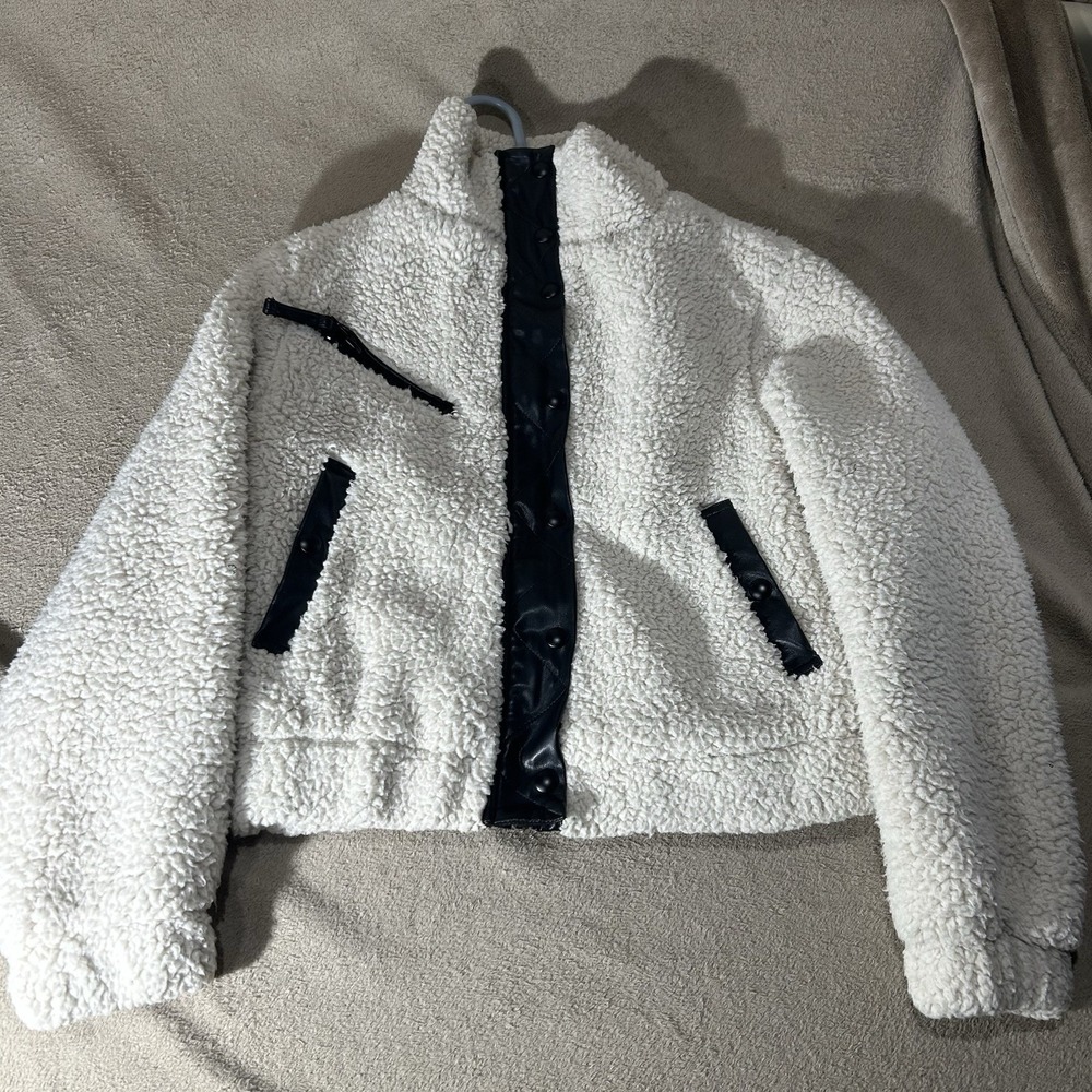 BLANKNYC Womens Small White Faux Sherpa Moto Jacket Black Faux Leather Trim